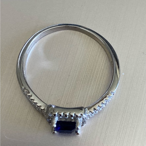 Gorgeous 925 square simulated, sapphire surrounded by crystals size 10.5. - Picture 7 of 7